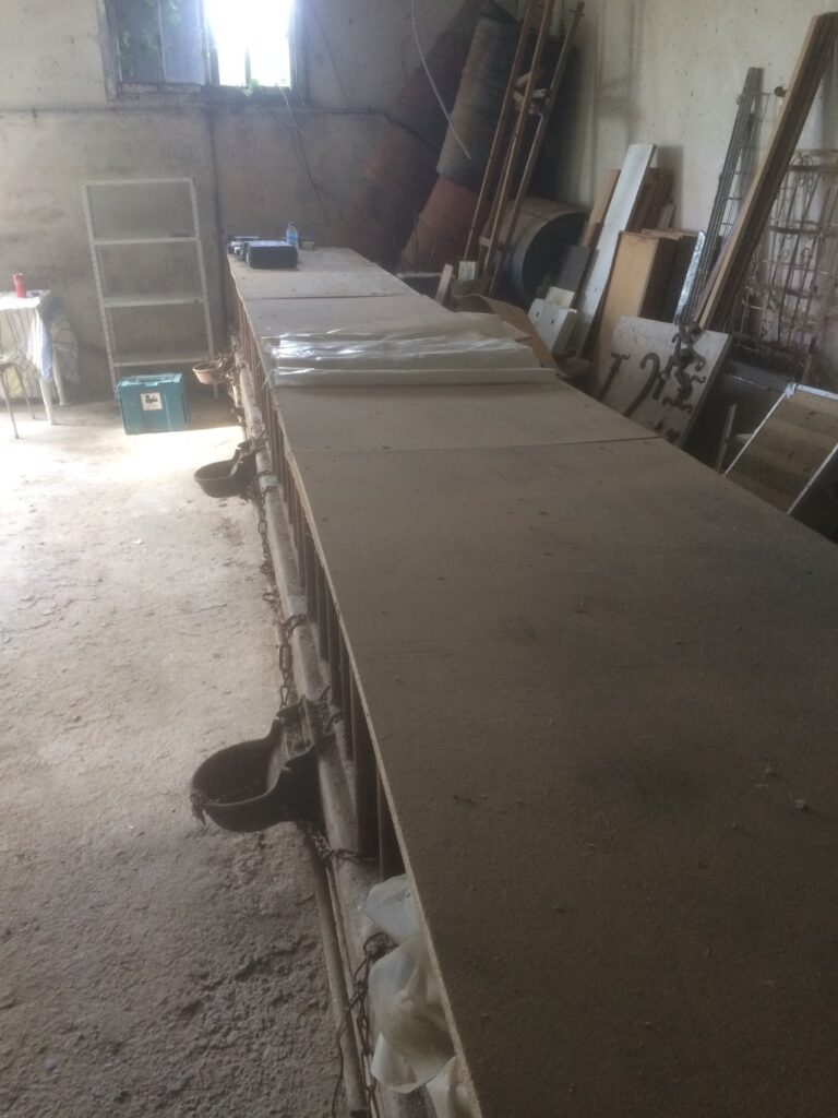 Table de montage et de collage des bordés